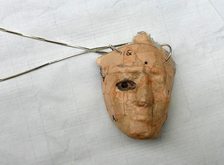 pendant made from newspaper. Ines Seidel.
