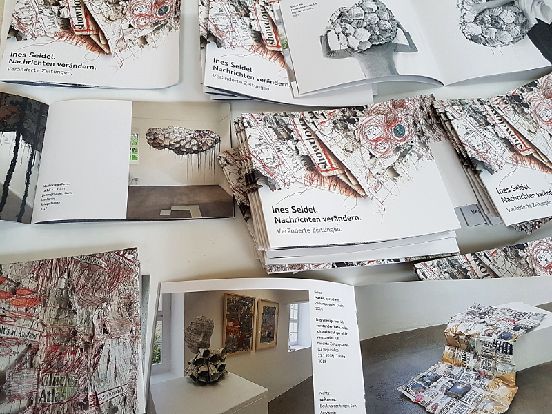 Broschüre zur Ausstellung "Nachrichten ändern" im Dachauer Wasserturm 2018